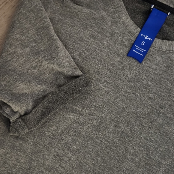 Women's kit and ace t shirt - Picture 4 of 4